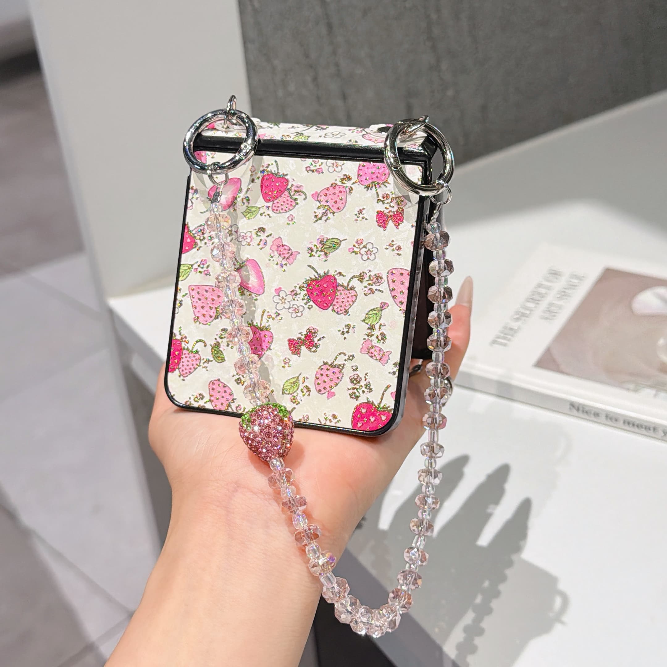 ヒンジ保護PUレザーカバー＆カラービーズリストチェーンストラ - Flip Leather Case のレビューと価格
