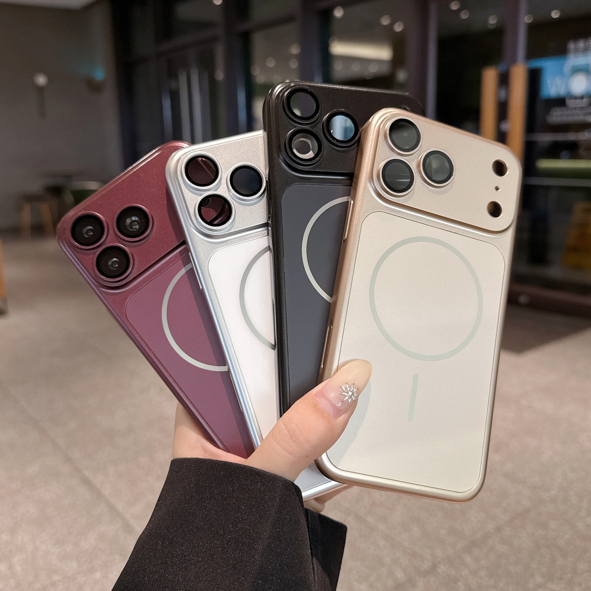 高級メッキメタルカラー Magsafe対応 磁気吸着式 iP - Luxury Plating Case のレビューと価格